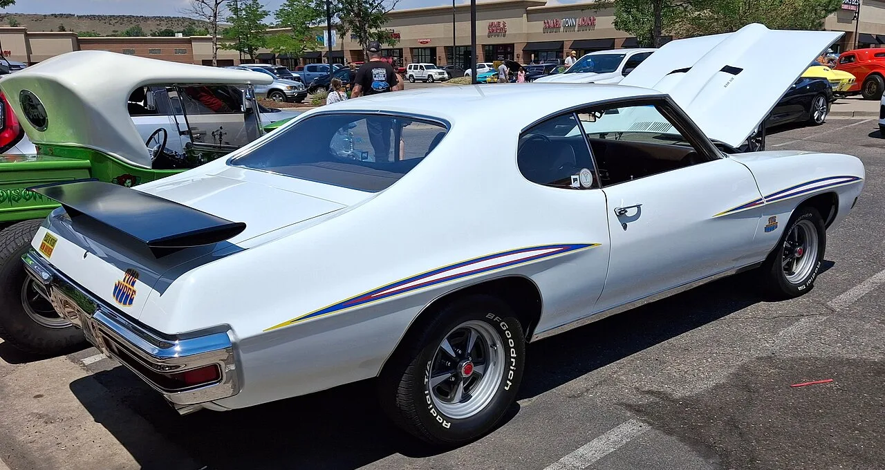 Pontiac GTO, side