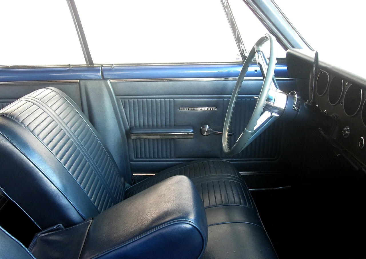 Pontiac Lemans, interior