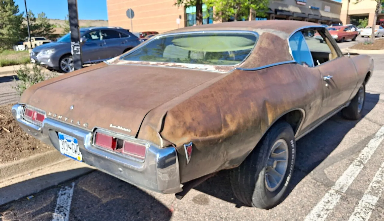 Pontiac Lemans, rear