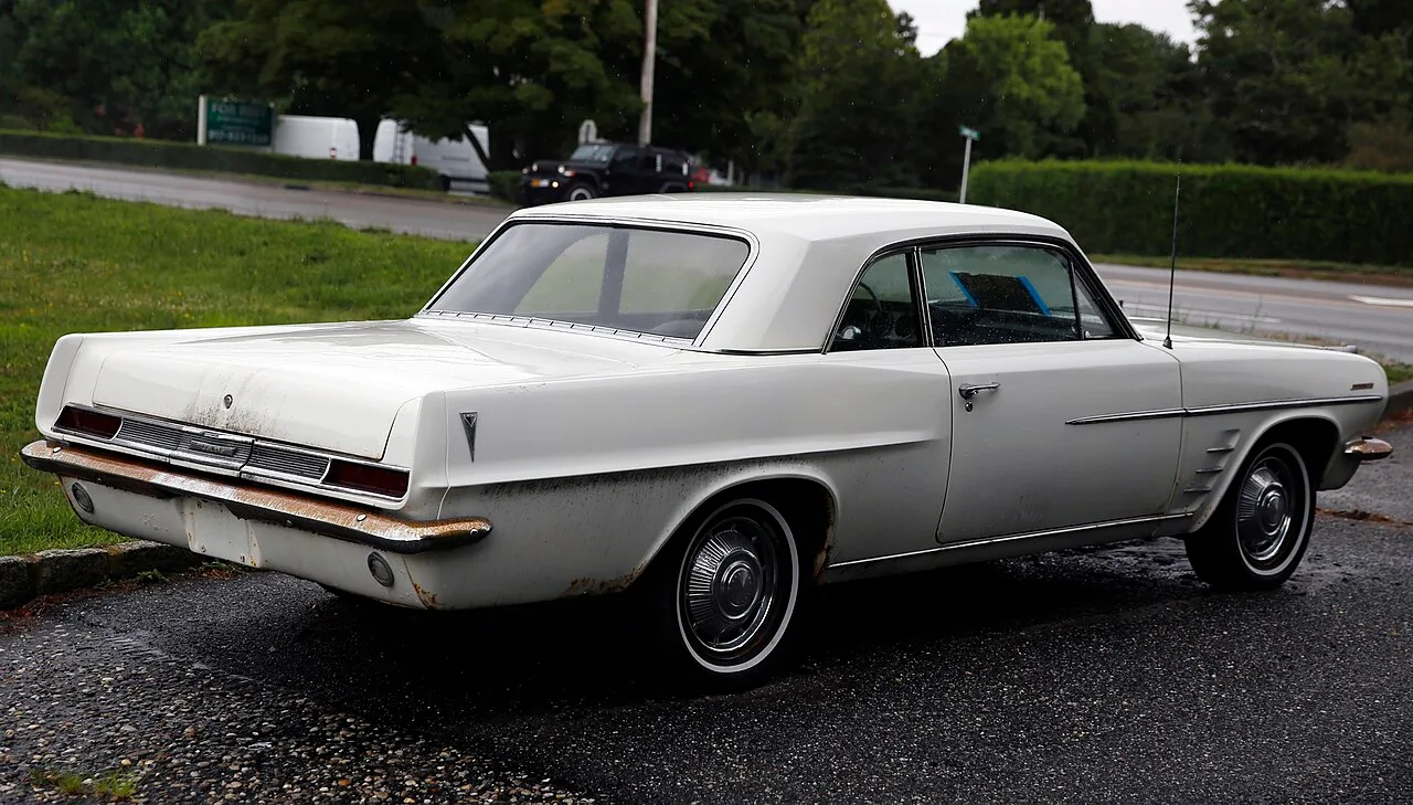 Pontiac Lemans, rear