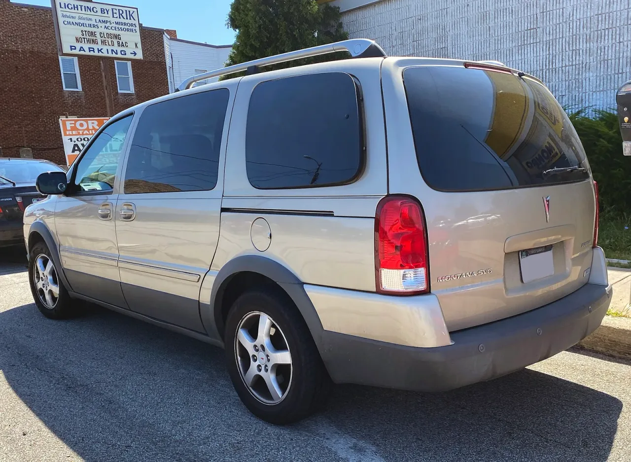 Pontiac Montana, rear