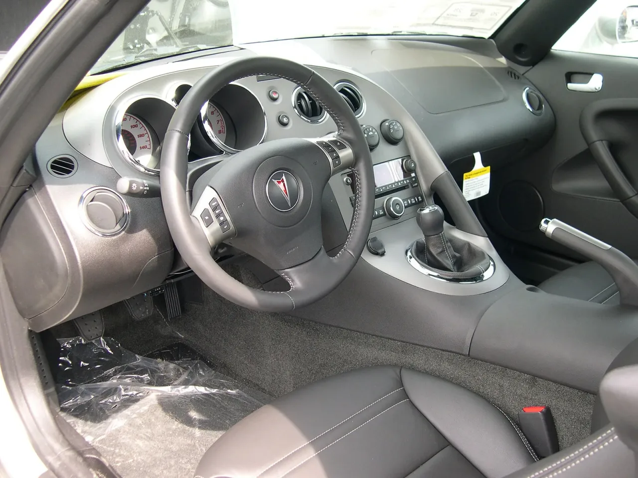 Pontiac Solstice, interior