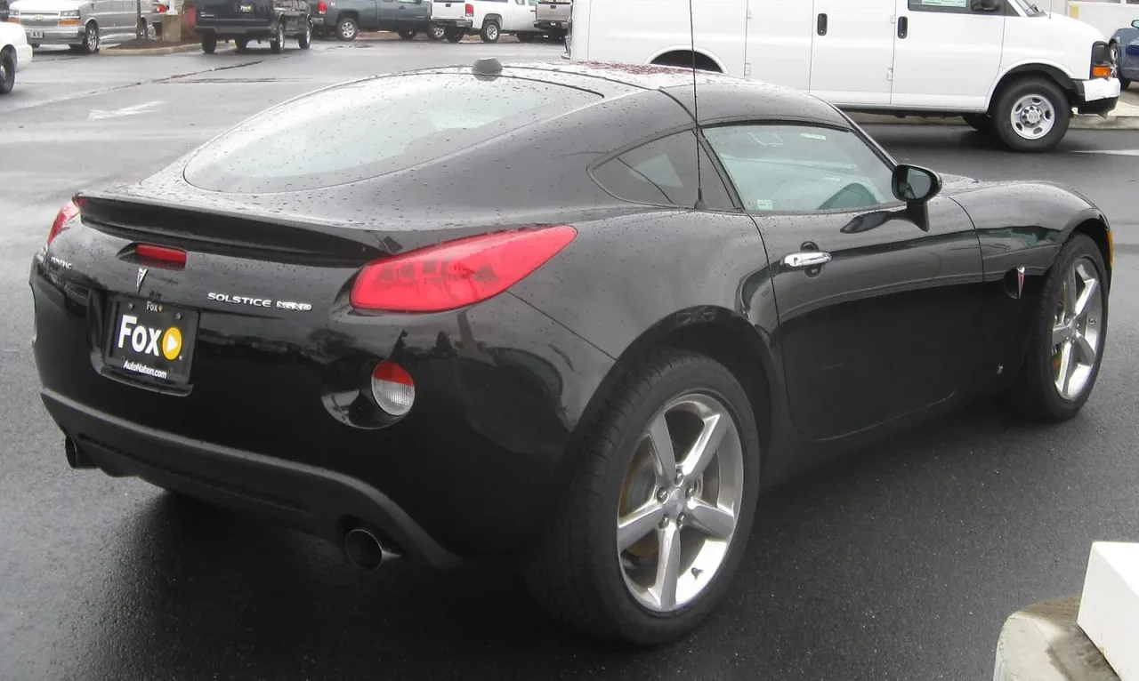 Pontiac Solstice, rear