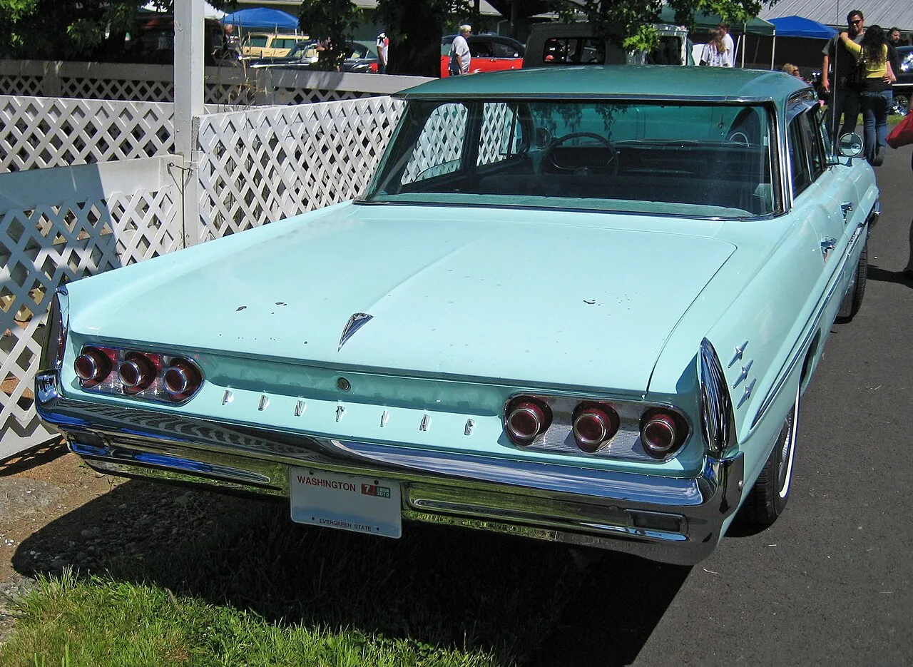 Pontiac Star Chief, rear