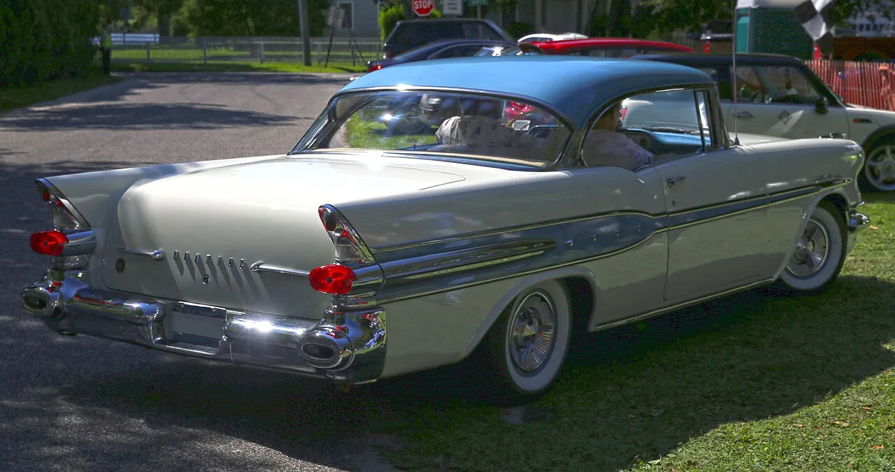 Pontiac Star Chief, rear