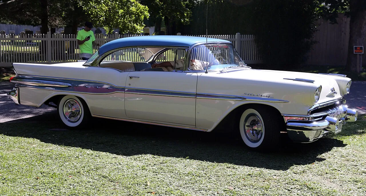 Pontiac Star Chief, side