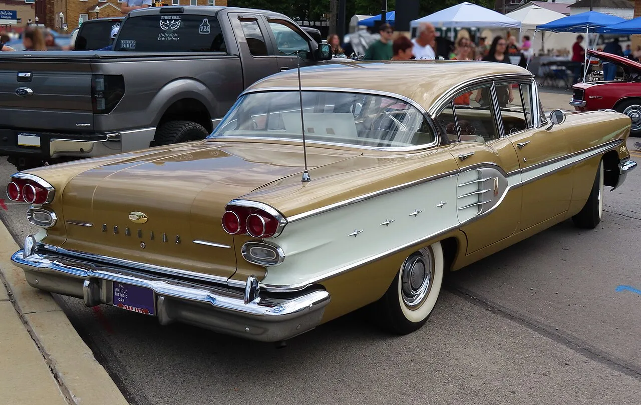 Pontiac Star Chief, rear