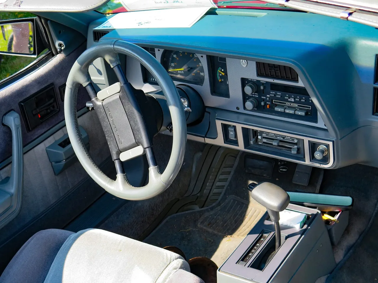 Pontiac Sunbird, interior