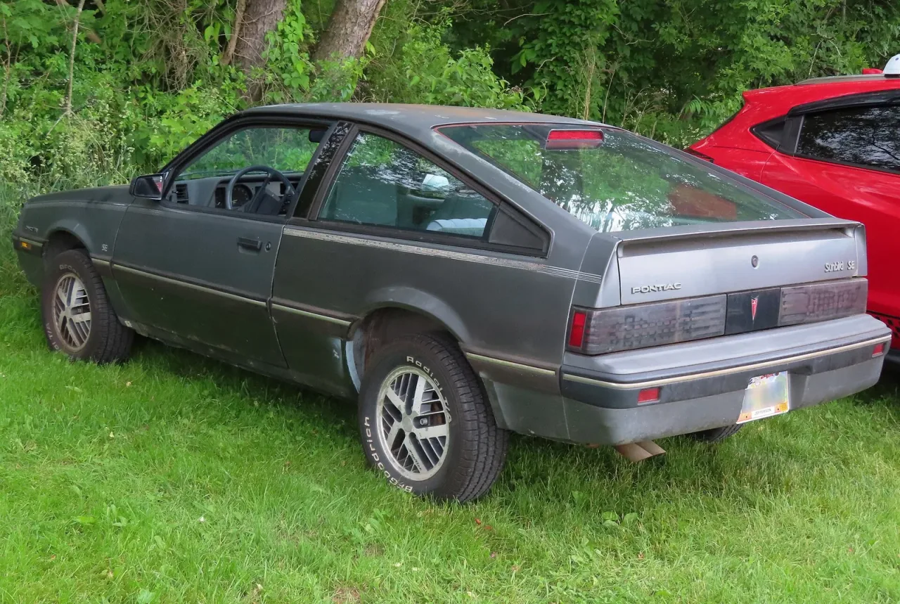 Pontiac Sunbird, rear