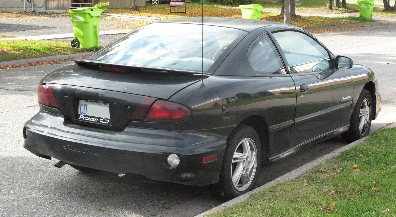 Pontiac Sunfire, rear
