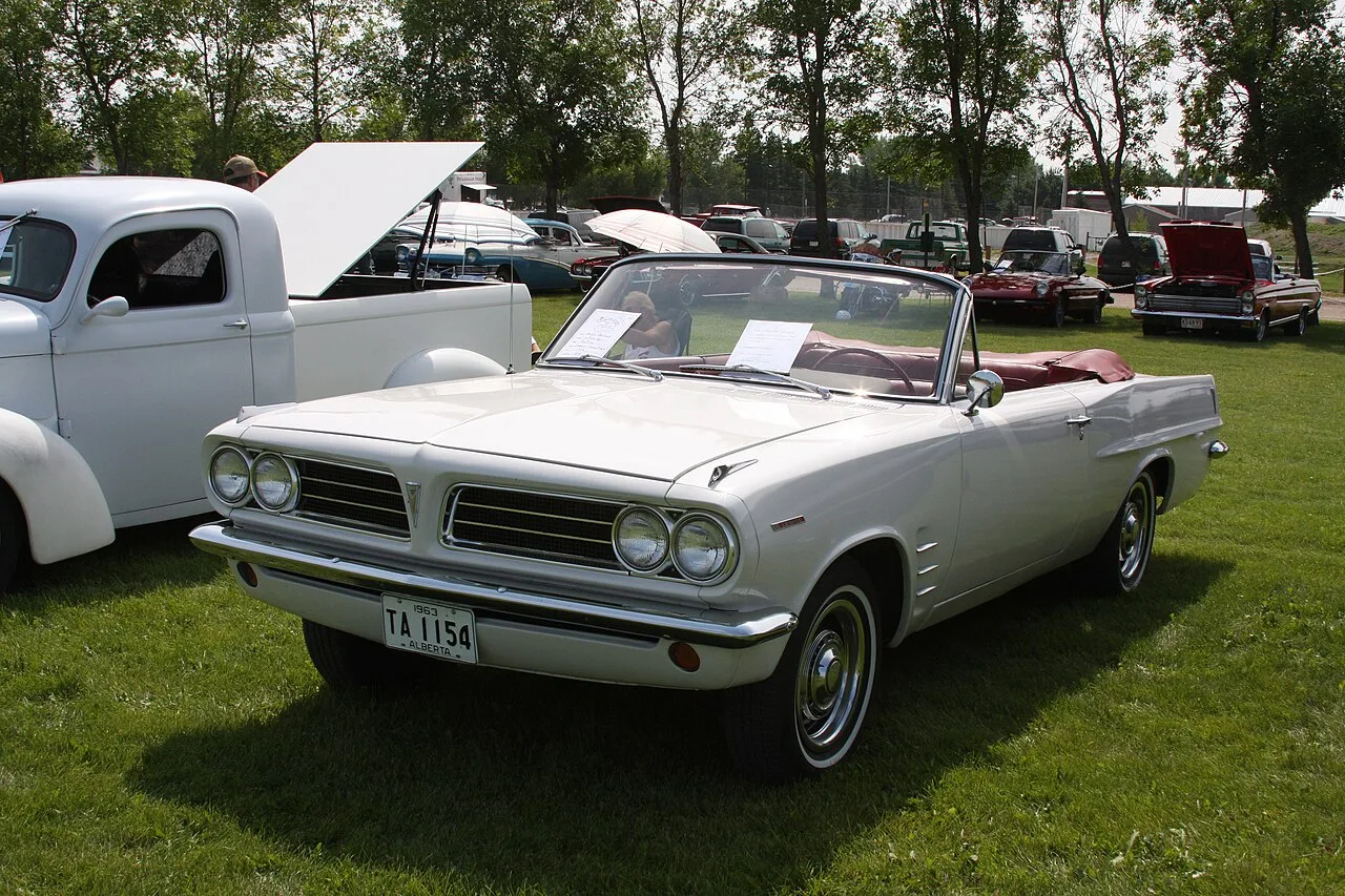 Pontiac Tempest, rear