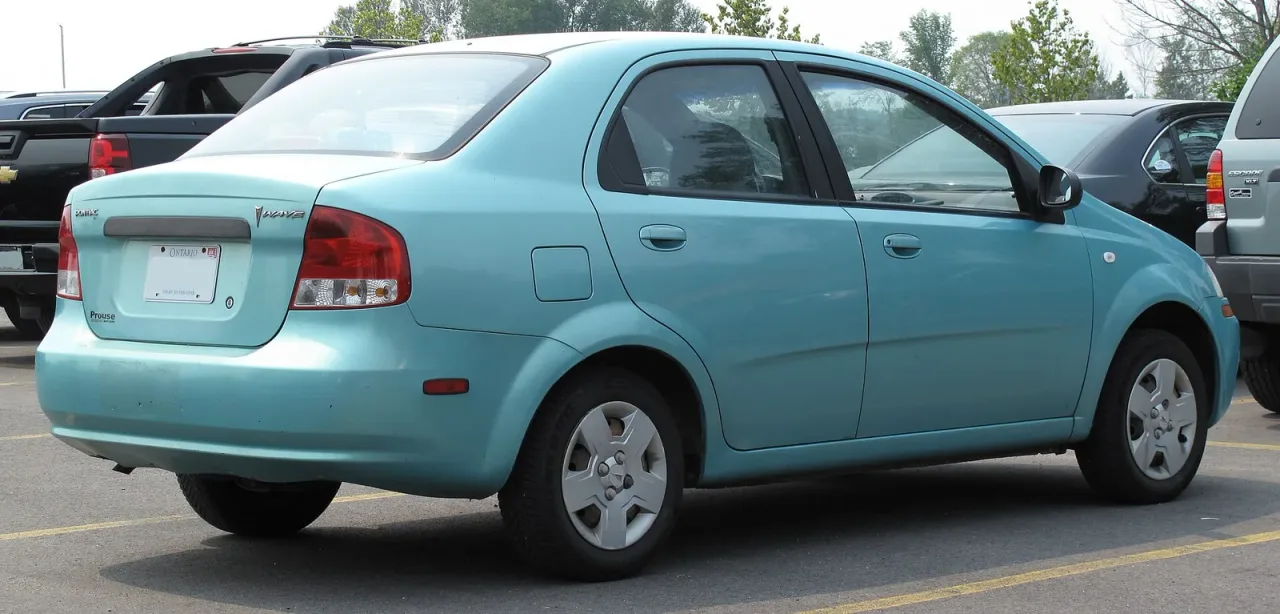Pontiac Wave, rear