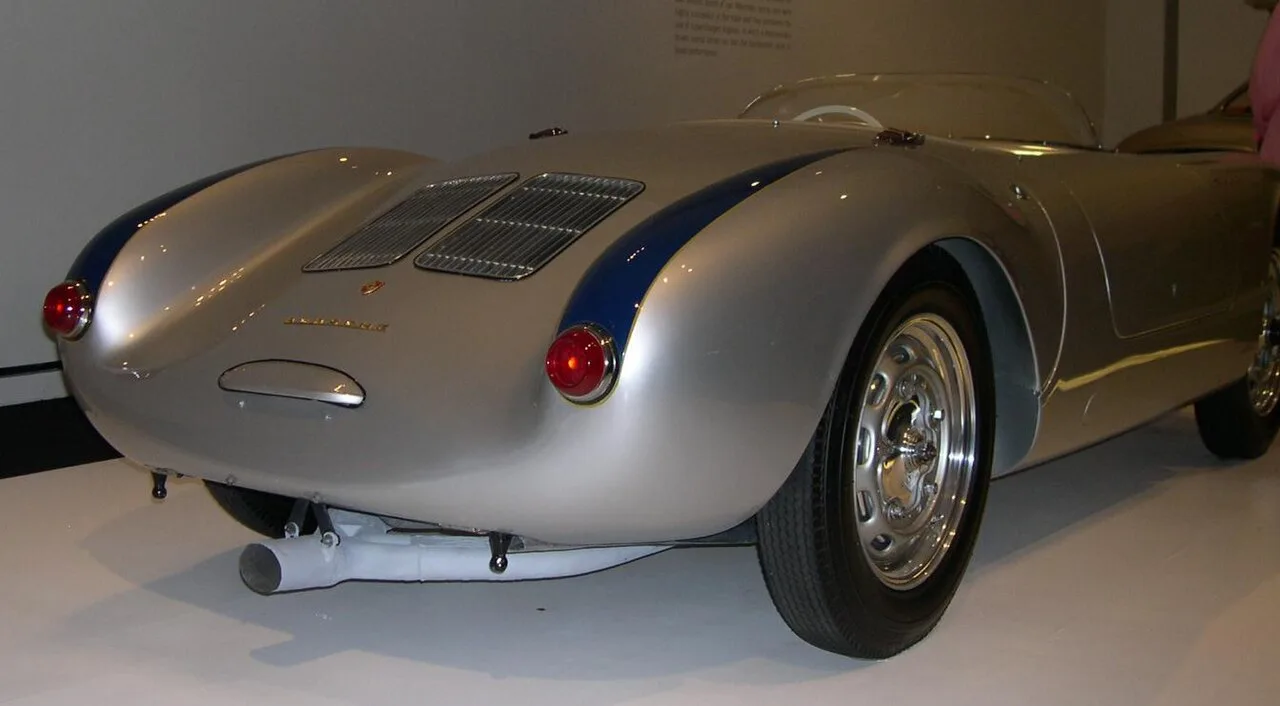 Porsche 550 Spyder, rear