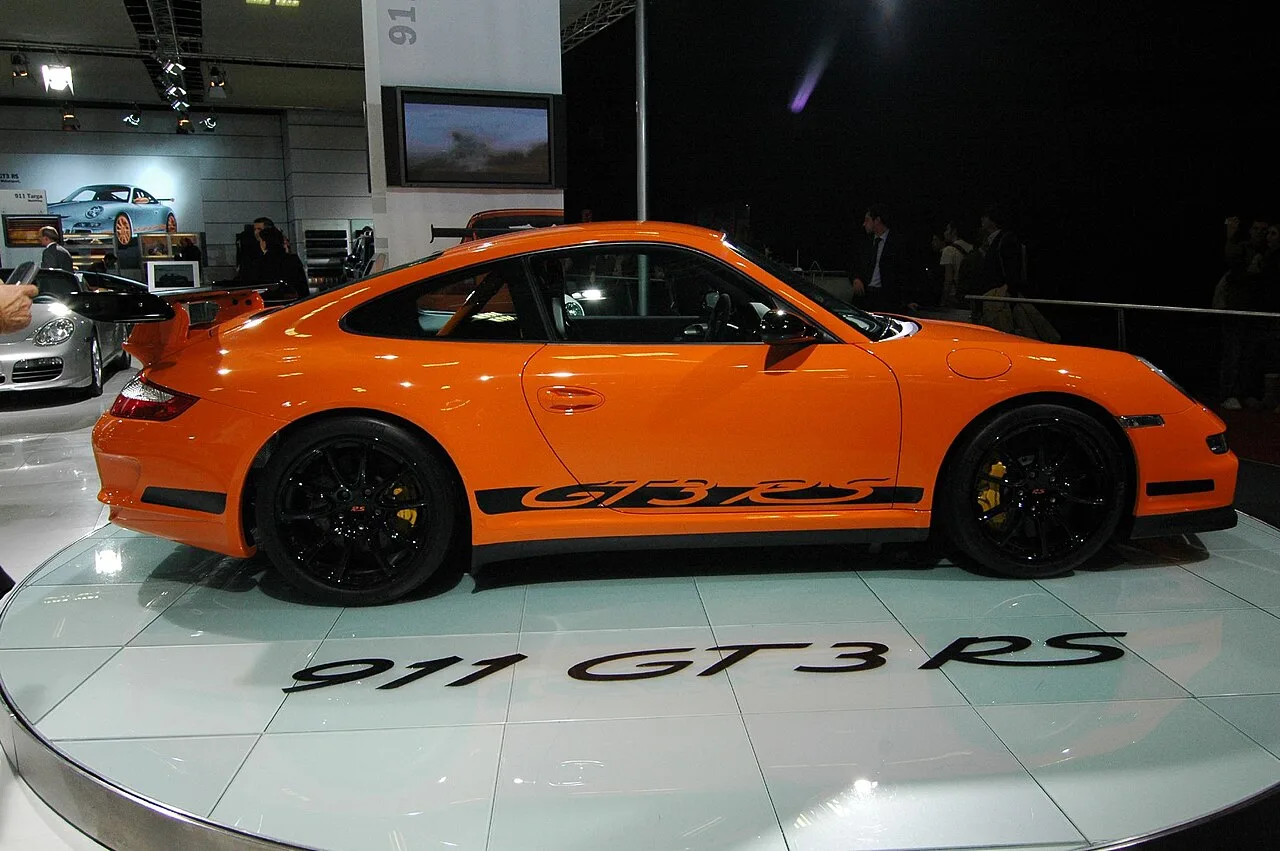 Porsche 911 GT2 RS, side