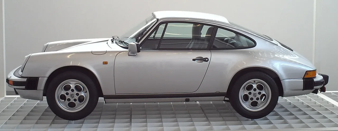 Porsche 911, side