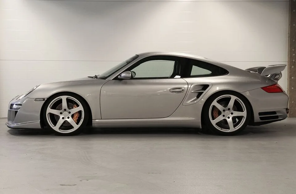 Porsche 911 Turbo, side