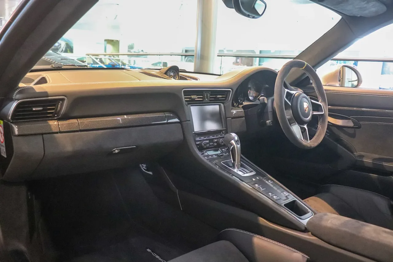 Porsche 911, interior