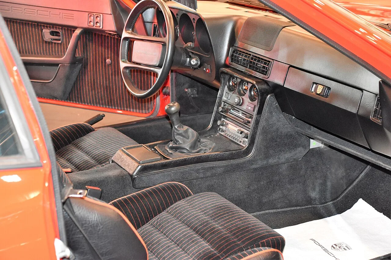 Porsche 924, interior