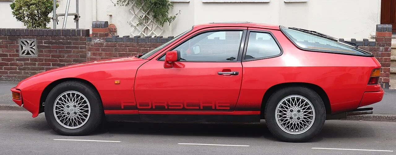 Porsche 924, side