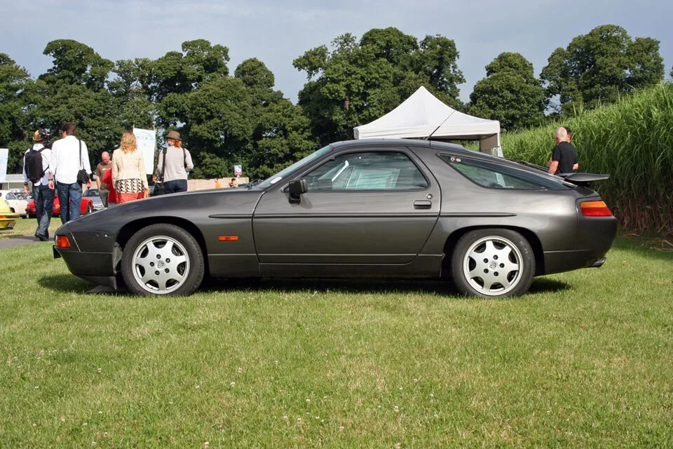 Porsche 928 S4 / GT / GTS second body, side