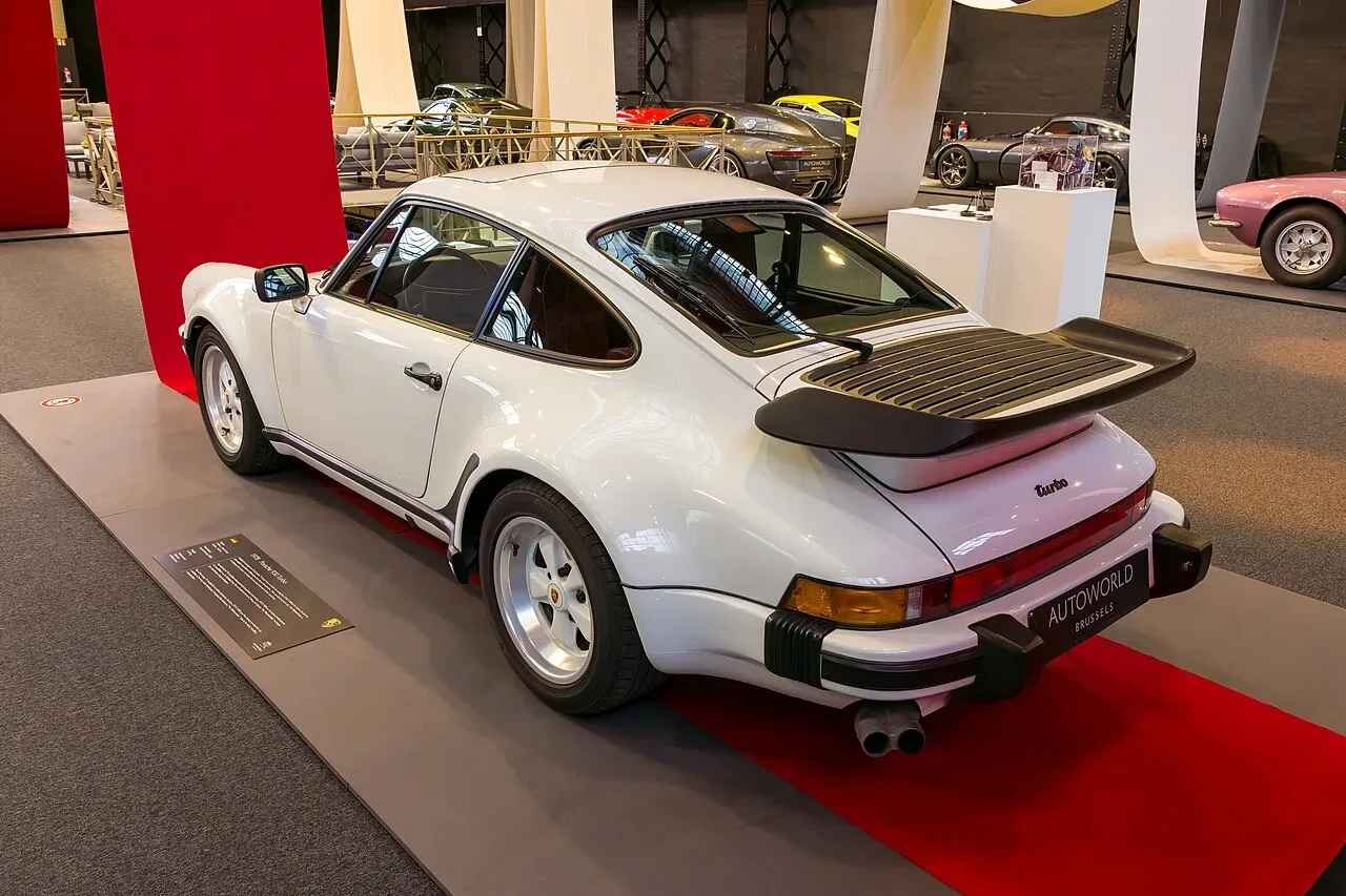 Porsche Carrera 4 Targa, rear