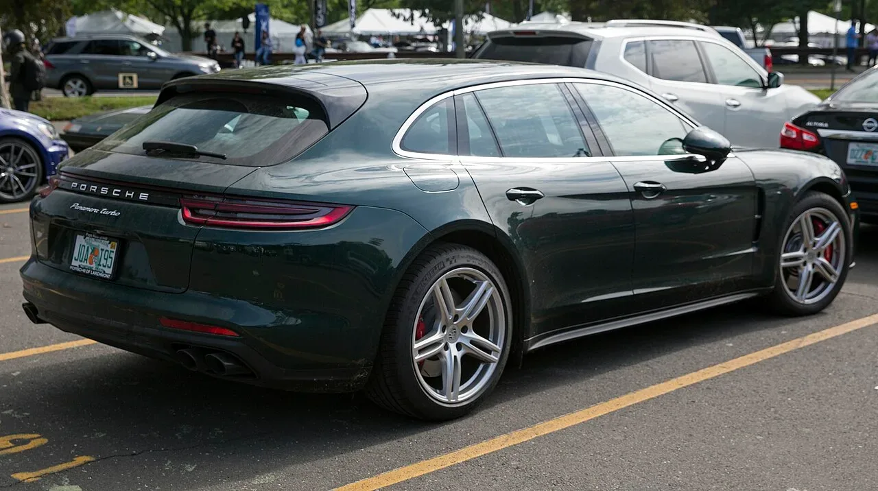 Porsche Panamera, rear