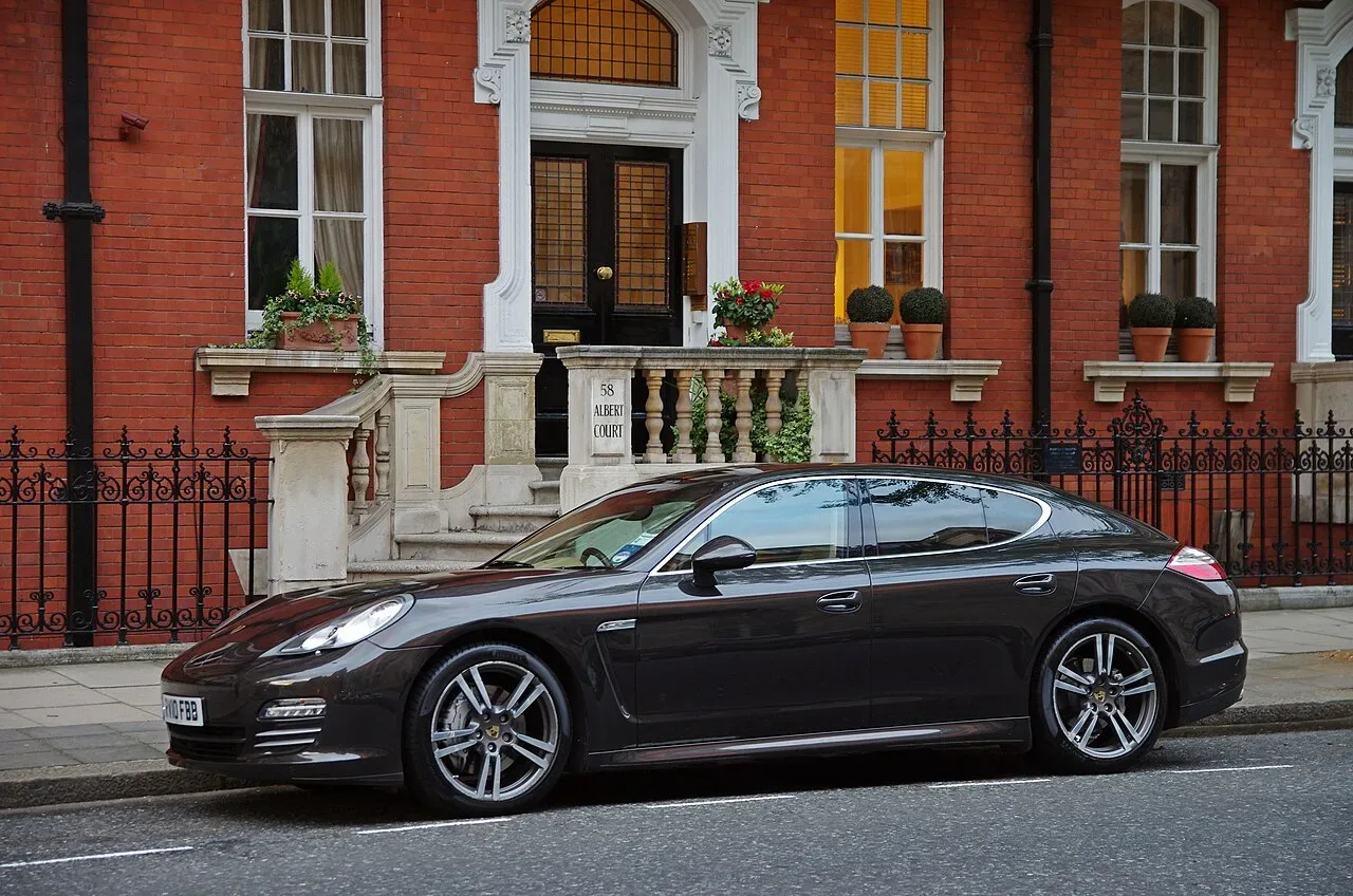 Porsche Panamera, side