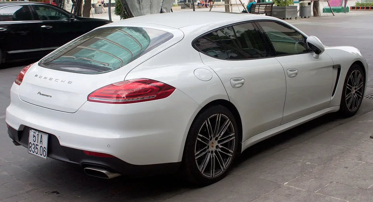 Porsche Panamera, rear