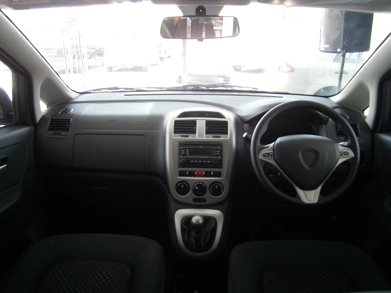 Proton Exora, interior