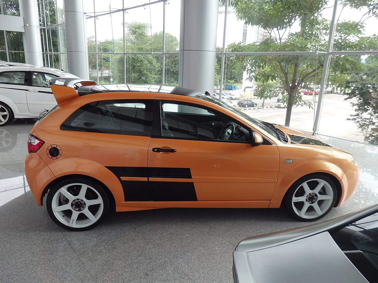 Proton Satria first generation, side
