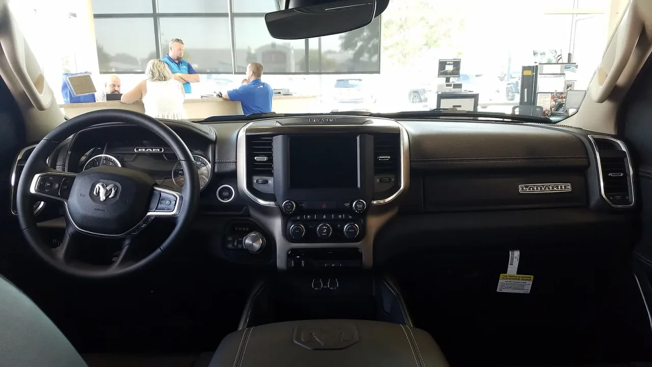 Ram 1500, interior
