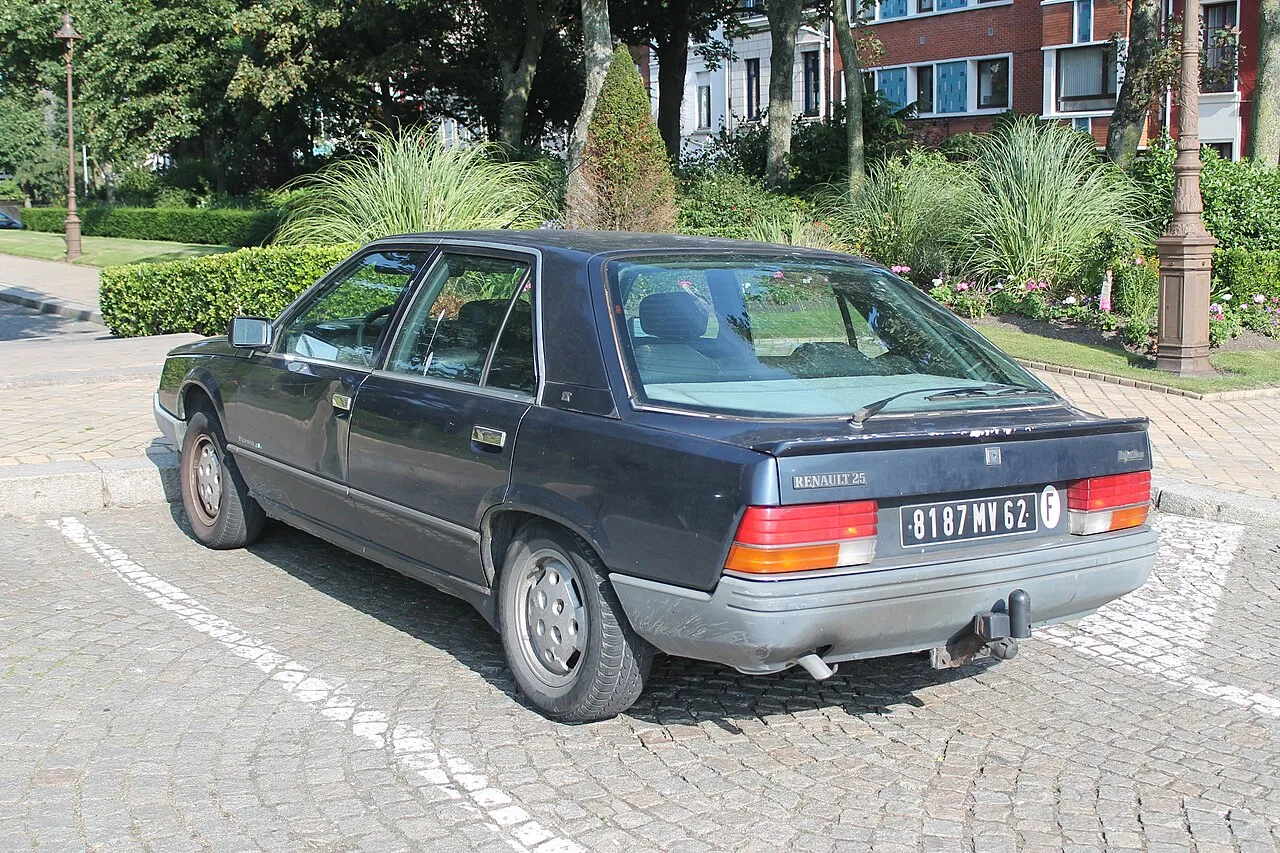 Renault 25, side