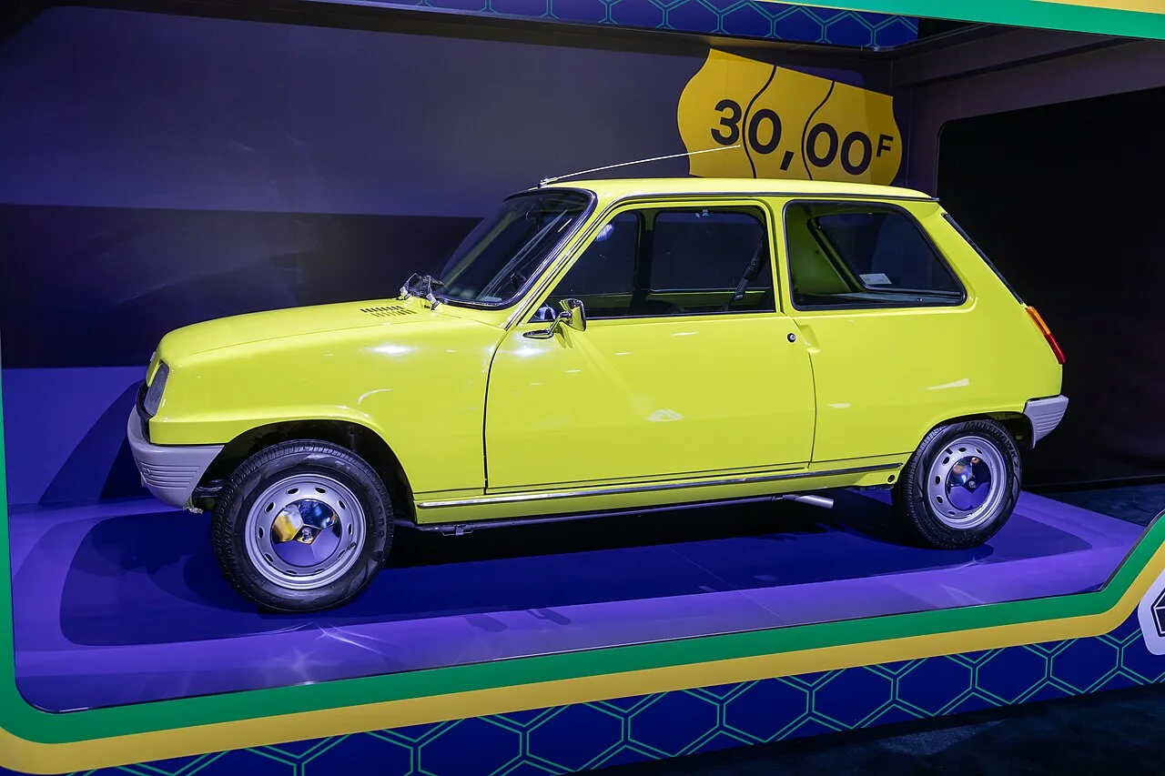 Renault 5 E-Tech Electric, side