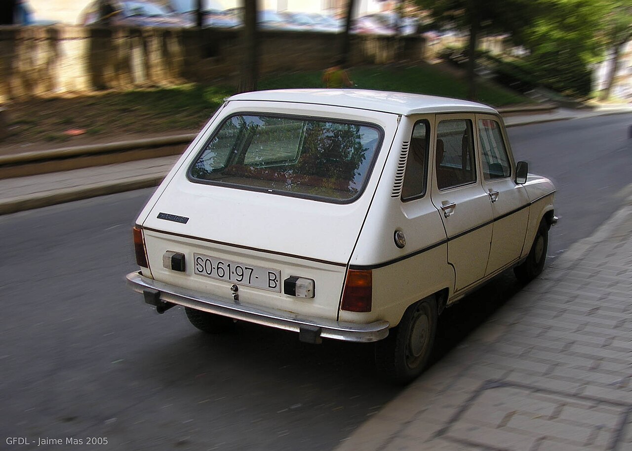Renault 6, rear