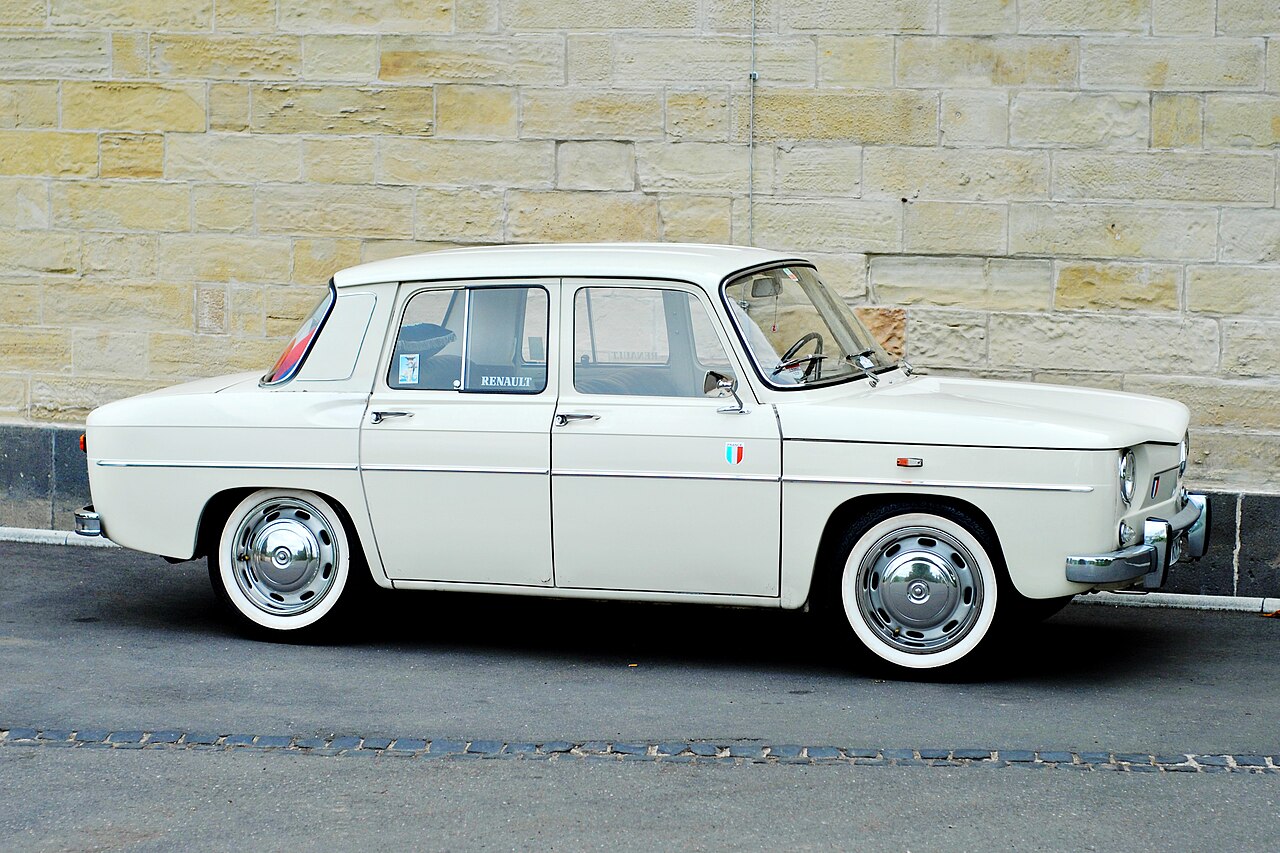Renault 8, side
