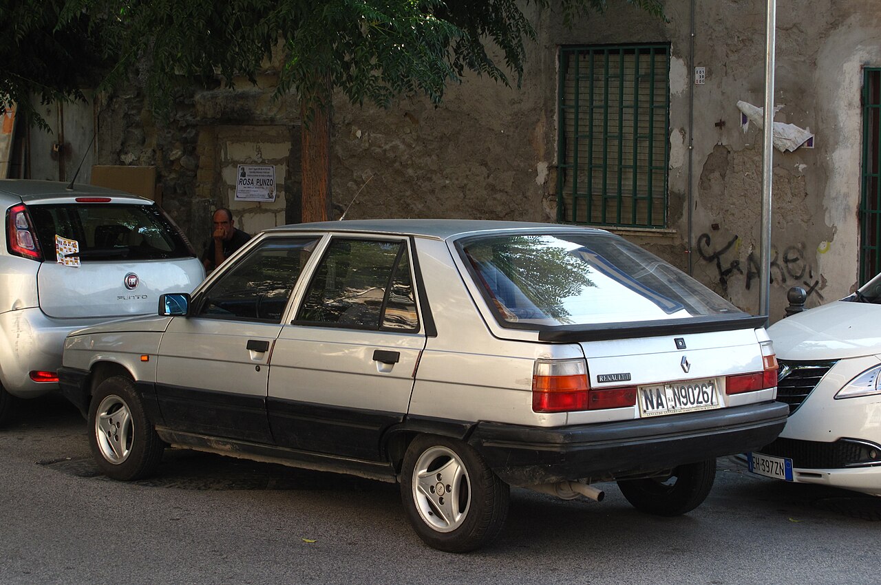 Renault 9 / 11, rear