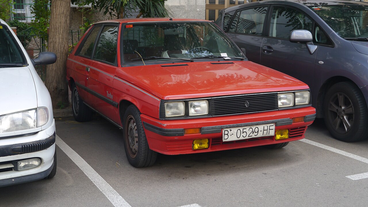 Renault 9 / 11, side