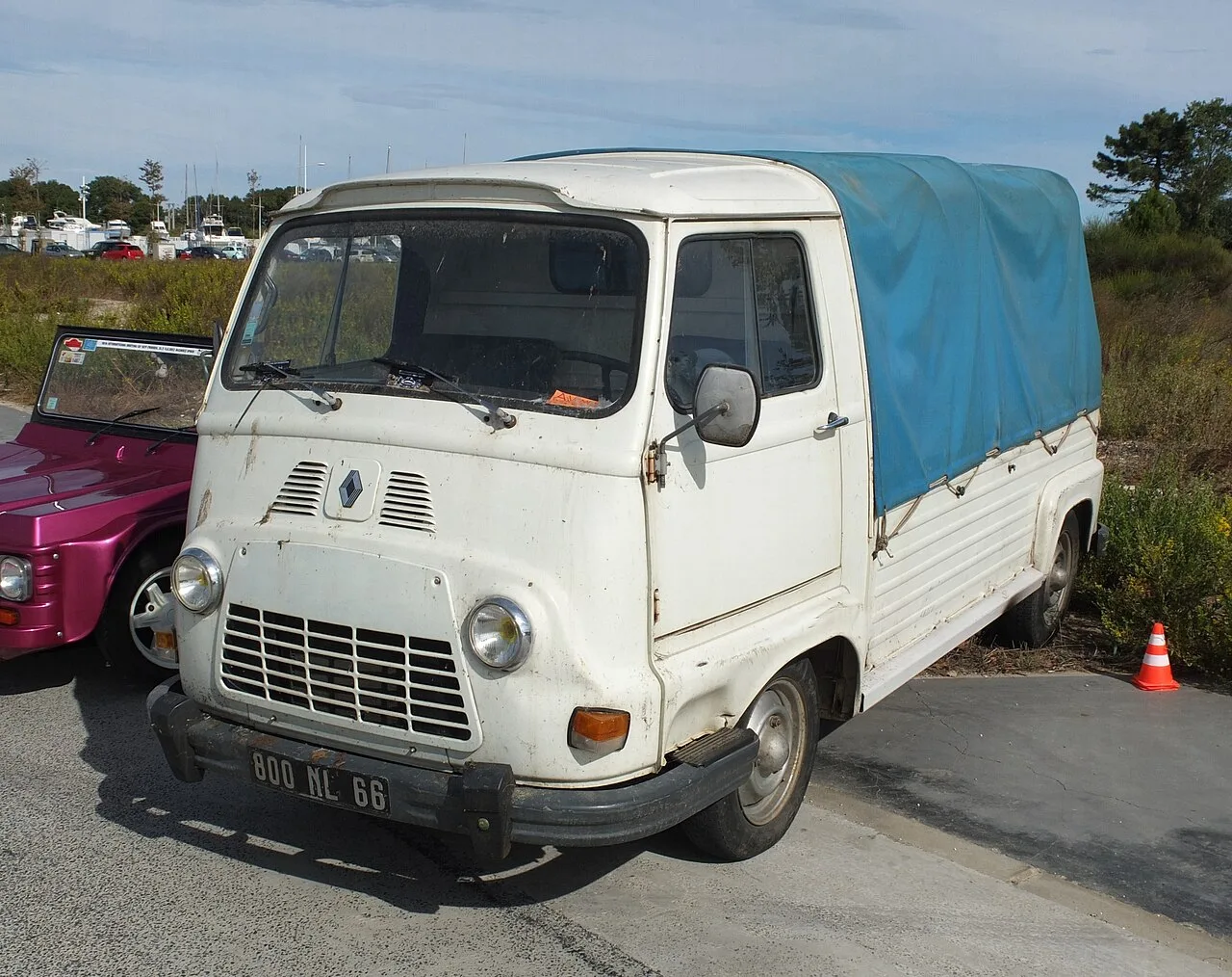 Renault Estafette, side