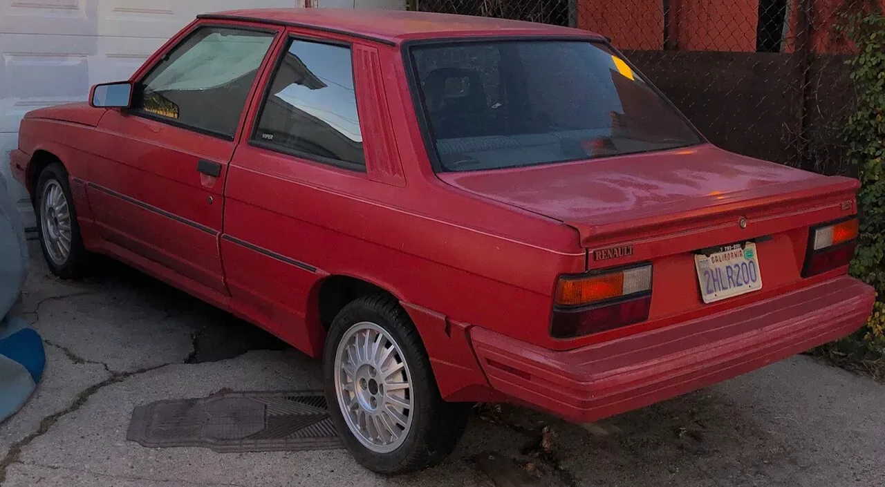 Renault GTA, rear