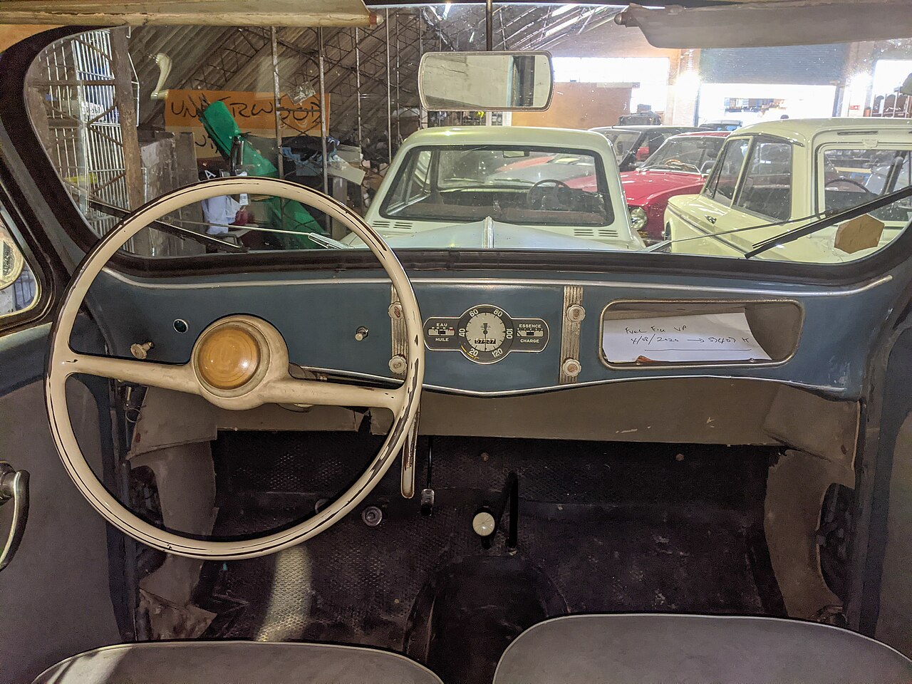 Renault Juvaquatre, interior