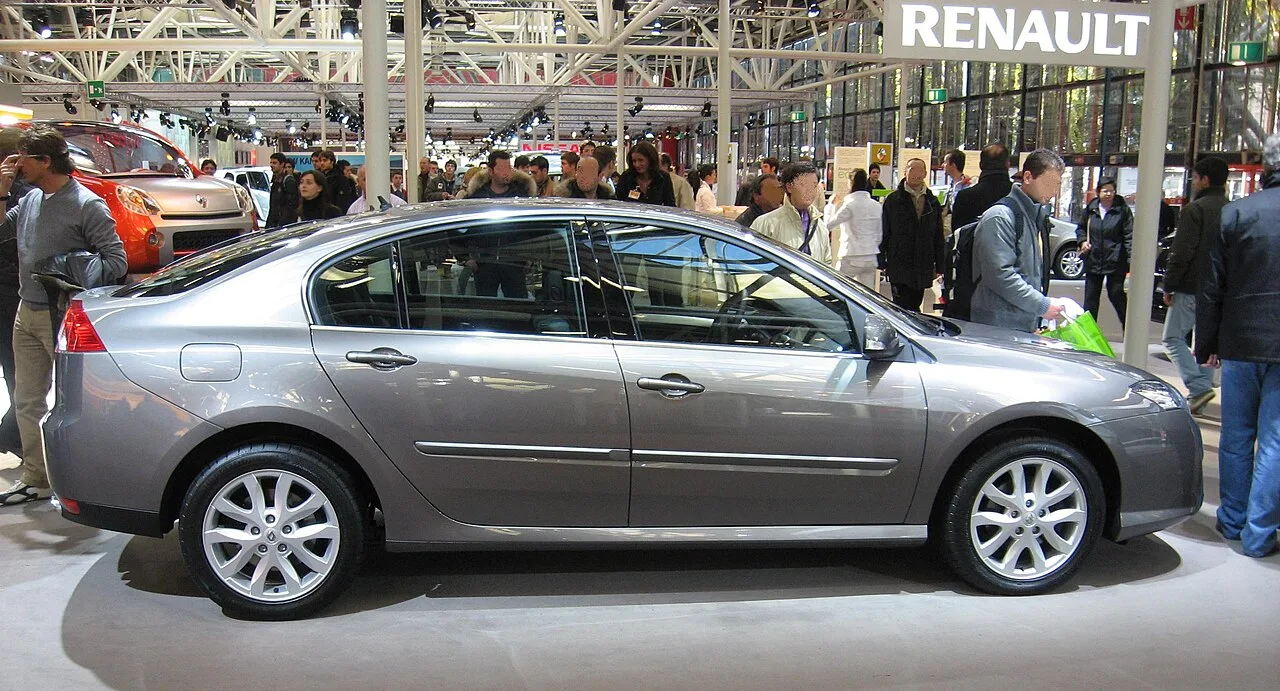 Renault Laguna I, side