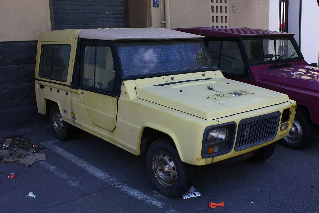 Renault Rodeo 6, rear
