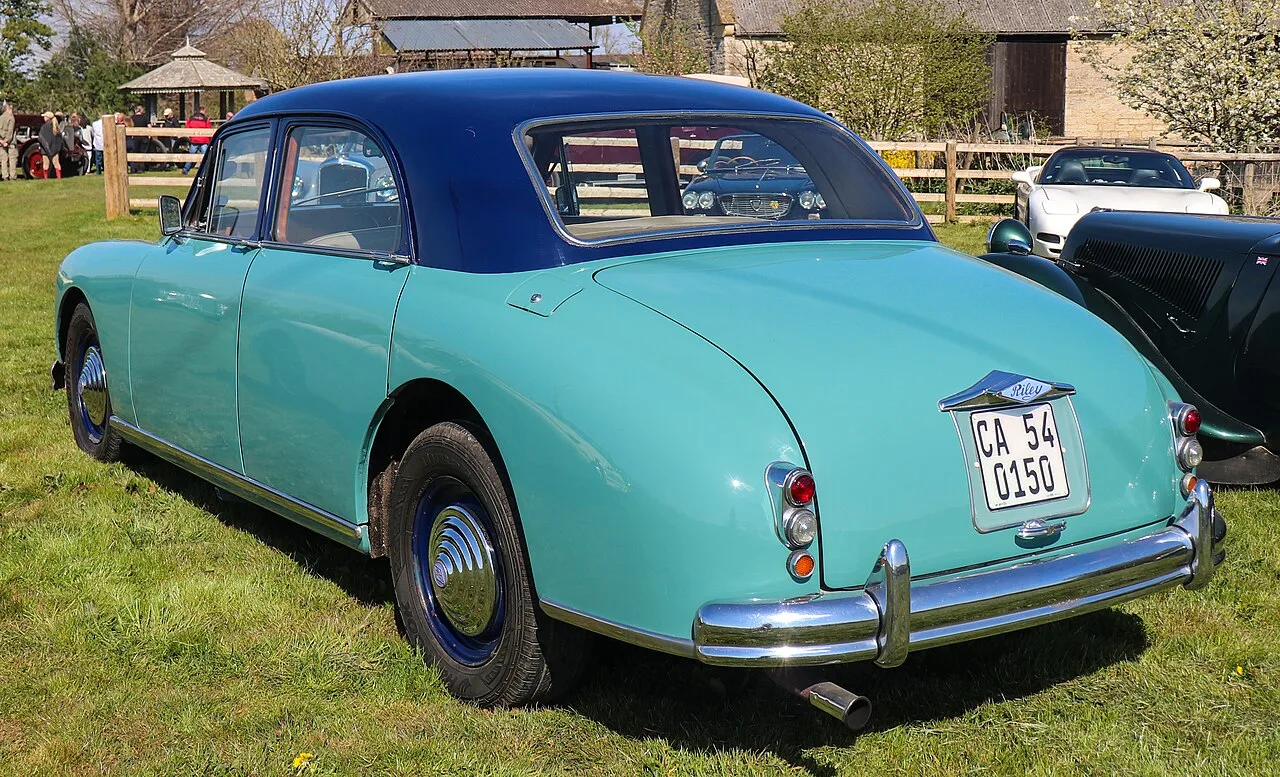 Riley Pathfinder, rear