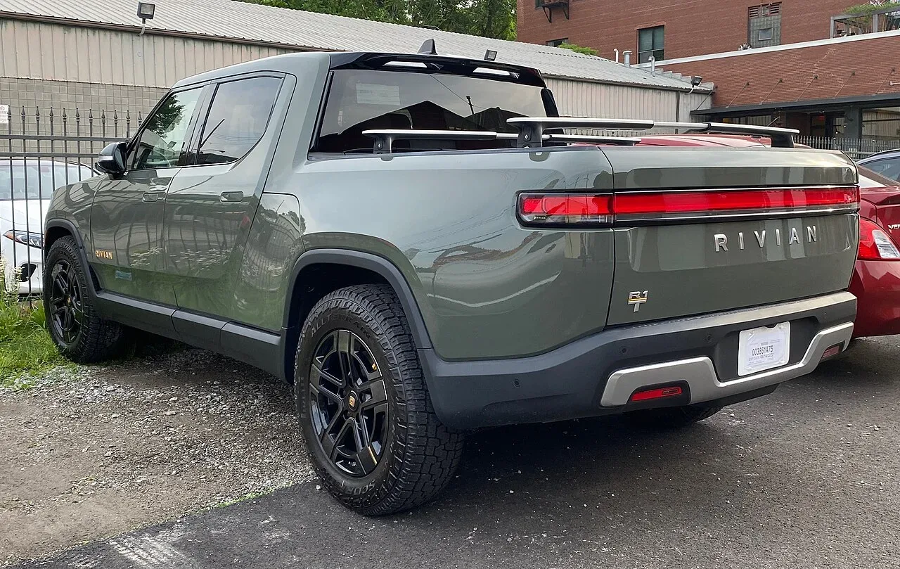 Rivian R1T, rear