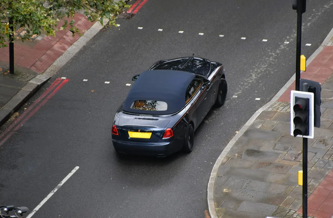 Rolls-Royce Dawn, rear