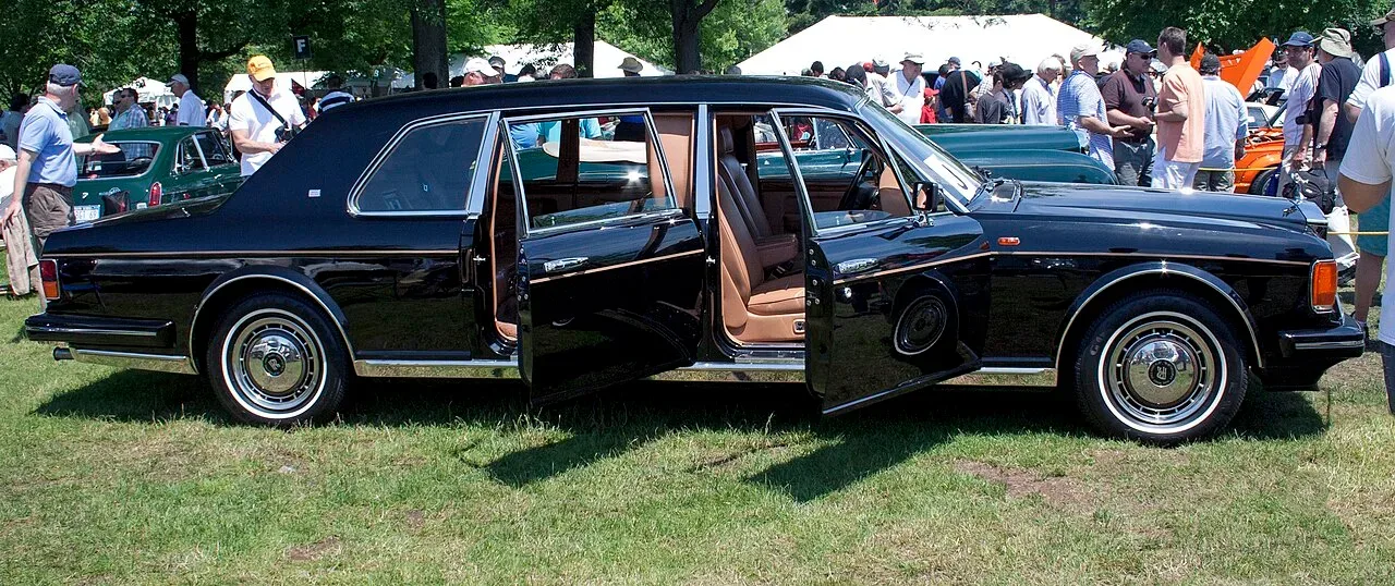 Rolls-Royce Silver Spur Park Ward, side
