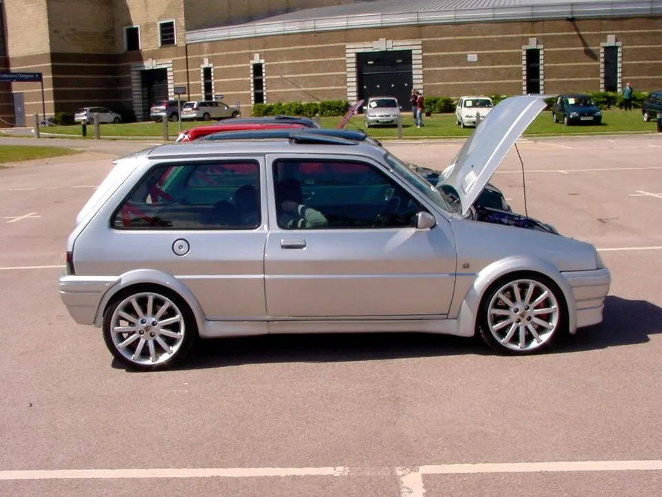 Rover Metro / Rover 100, side