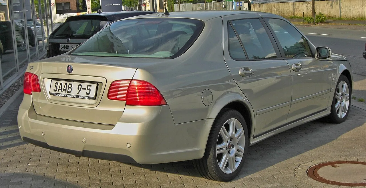 Saab 9-5, rear