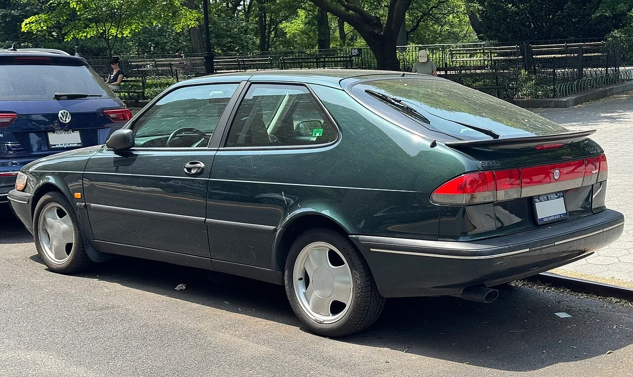 Saab 900, rear