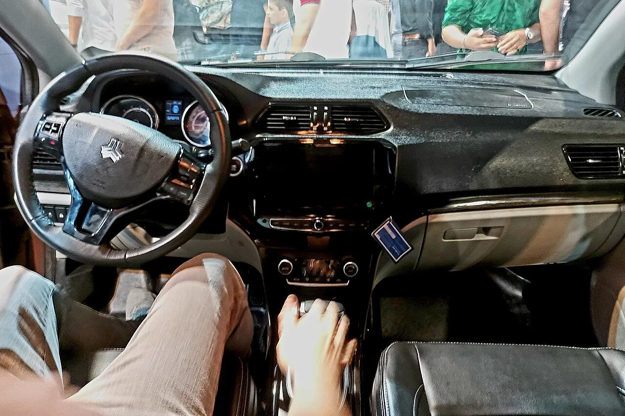 Saipa Shahin, interior